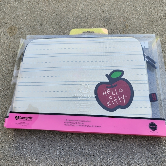 New Hello Kitty Loungefly Laptop Case 13" Macbook Pro - Picture 4 of 5